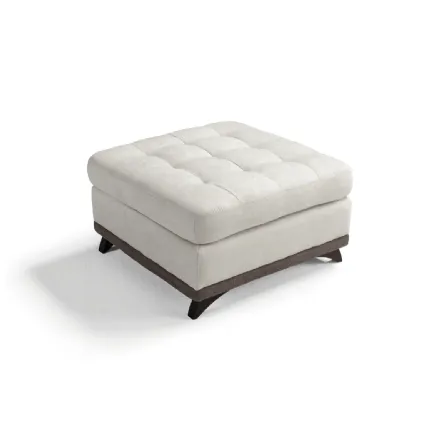 Pouf Mariano in pelle imbottito e trapuntato con piedi in legno di Sofangel