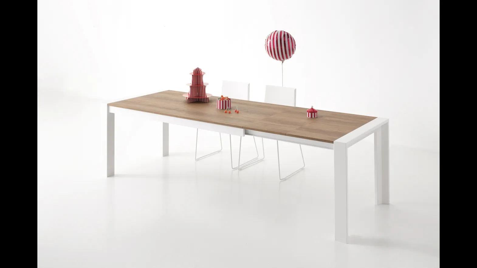 Tavolo allungabile Milano con top laminato effetto legno di Pointhouse