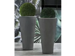 Vaso in ceramica con finitura in cemento Cono Cemento di Adriani e Rossi