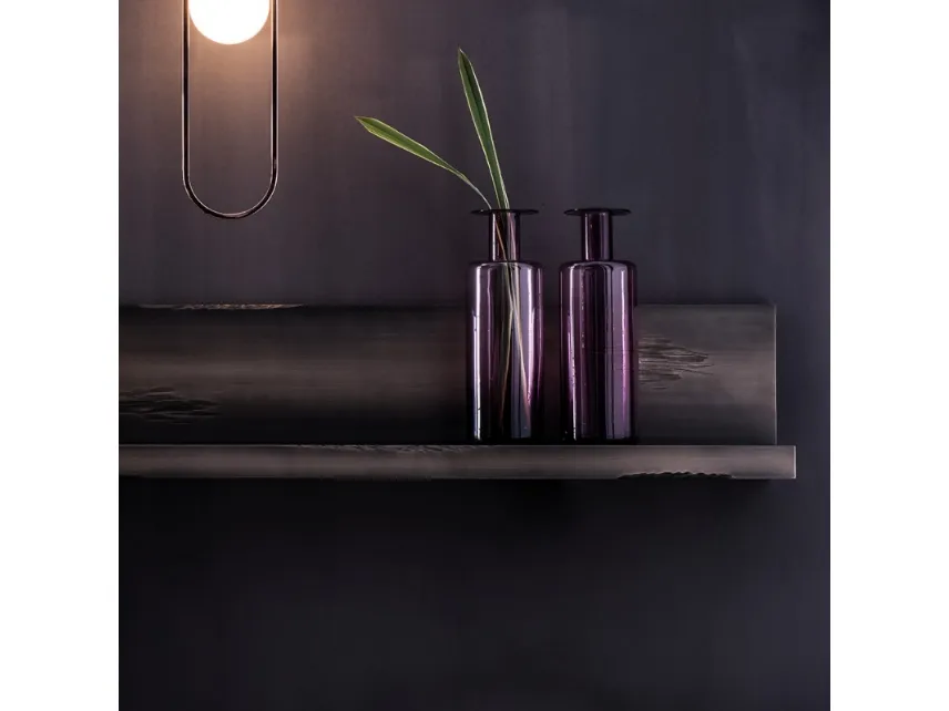 Mensola Line in finitura laccato goldenblack di Adriani e Rossi