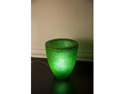 Vaso verde in resina con luce interna di Stones