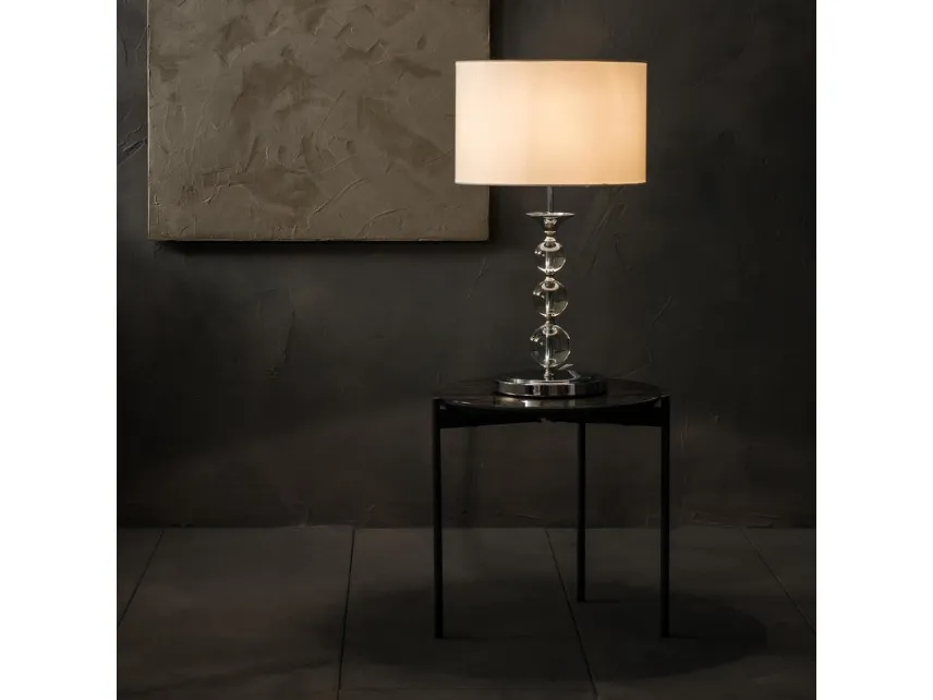 Lampada da tavolo Giuditta in plexiglass con paralume in tessuto bianco di Stones