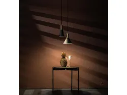Lampada a sospensione Lince in metallo con decoro in ottone verniciato di Stones