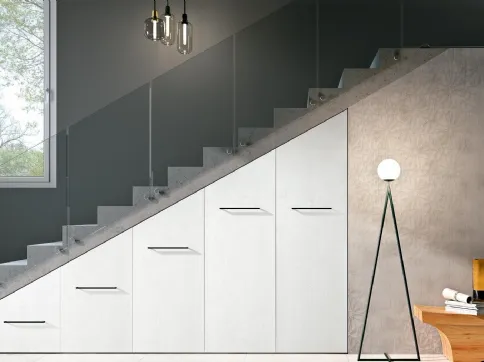 Armadio sottoscala in laccato opaco bianco Composizione 37 di Ferrimobili