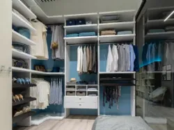 Cabina Armadio in laminato Bianco e laccato cielo NC403 di Moretti Compact