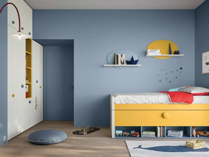Cameretta su misura con armadio a muro e pensili a parete Kids space 08 di Nidi