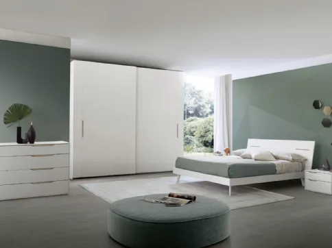 Gruppo Notte in laccato bianco opaco con maniglie sagomate in olmo light Time di S75