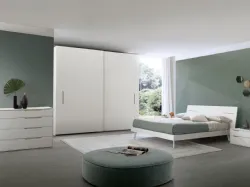 Gruppo Notte in laccato bianco opaco con maniglie sagomate in olmo light Time di S75