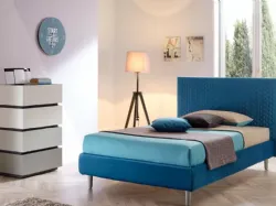 Letto in tessuto con testiera trapuntata SC209 di Moretti Compact