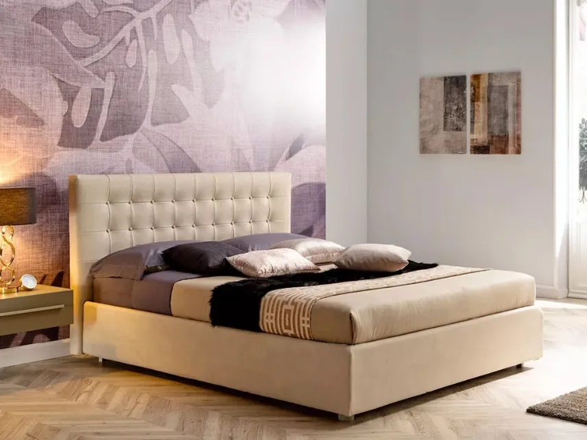 Letto matrimoniale imbottito con testiera trapuntata SC218 di Moretti Compact
