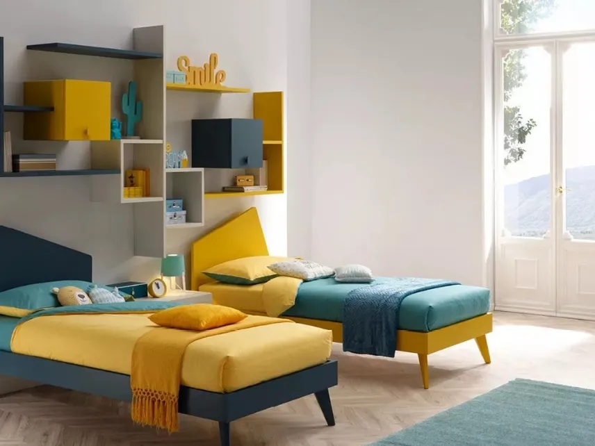 Letto singolo con testiera Iceberg in laccato opaco Pavone e Senape SC101 di Moretti Compact