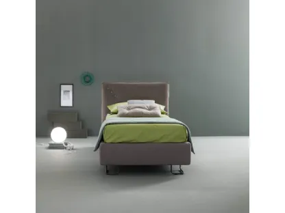 Letto singolo Quadro con testiera alla quale è stato applicato un quadrato di Nidi