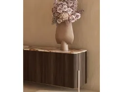 Madia classica in legno di Rovere Moka con top in marmo Shell di Nature Design