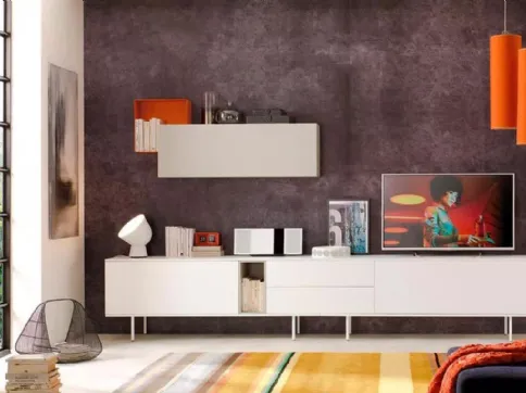 Parete attrezzata con wallbox a giorno e basamento in metallo laccato opaco LV106 di Moretti Compact