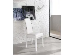Sedia Anita in ecopelle con gambe in legno di faggio laccato di Stones