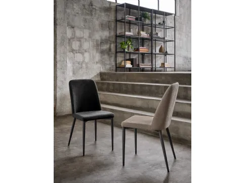 Sedia Margie S104V in tessuto con gambe in metallo di Friulsedie