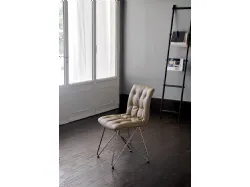 Sedia Lavinia S158 in ecopelle imbottita e trapuntata con gambe in metallo di Friulsedie