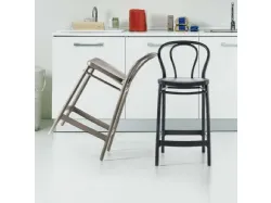 Sgabello Vienna 2 0 Stool in polipropilene color sabbia e antracite di La Seggiola