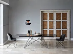 Tavolo Atlante T70 in vetroceramica con base metallica di Friulsedie