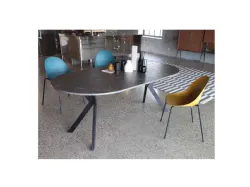 Tavolo rotondo allungabile Micro Round in nobilitato pietra grey con base in metallo verniciato nero di La Seggiola