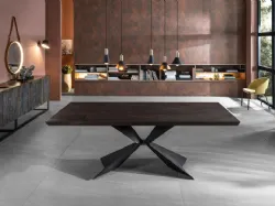 Tavolo allungabile con top in legno scuro e base in metallo Stark di Stones