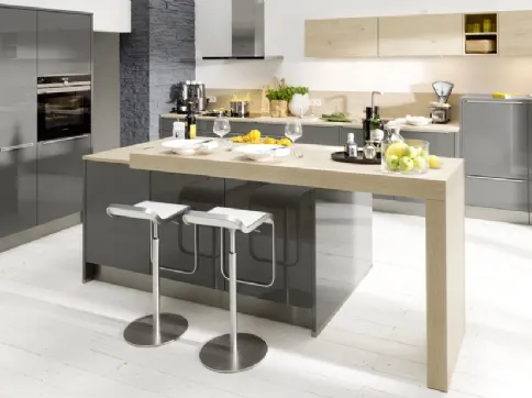 Cucina Design con isola Artwood Grigio Quarzo lucido con bancone snack in Rovere di Nolte