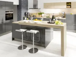 Cucina Design con isola Artwood Grigio Quarzo lucido con bancone snack in Rovere di Nolte