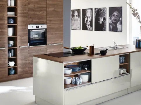 Cucina Moderna con isola Artwood Noce e Grigio Platino di Nolte