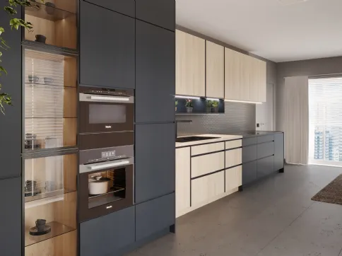 Cucina Moderna in linea in laccato e effetto rovere Tatto Soft Antracite di Life Cucine