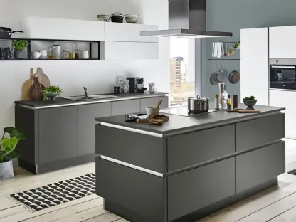 Cucina Moderna lineare con finiture in laccato bianco lucido e effetto legno Havanna di Life Cucine